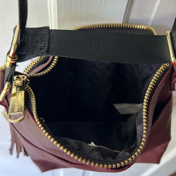 Steve Madden crossbody burgundy with adjustable shoulder strap - Picture 3 of 4